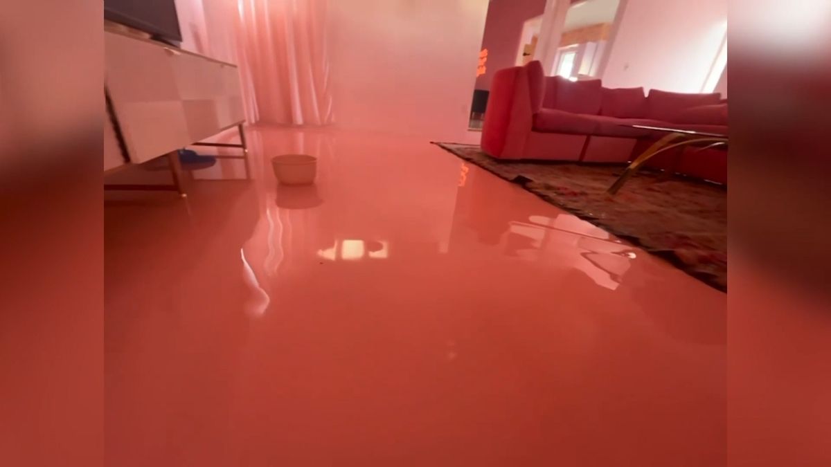 Hosté omylem vytopili pronajaté ubytování. Majitelka za opravy zaplatí čtyři miliony